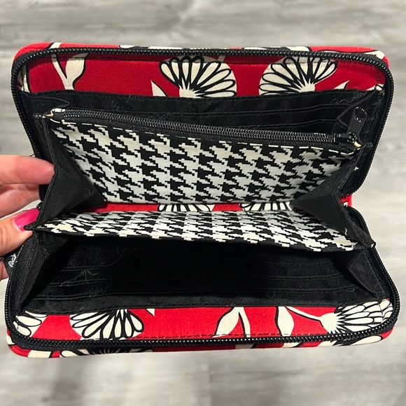Vera Bradley Red Deco Daisy zippered wallet - Picture 5 of 7
